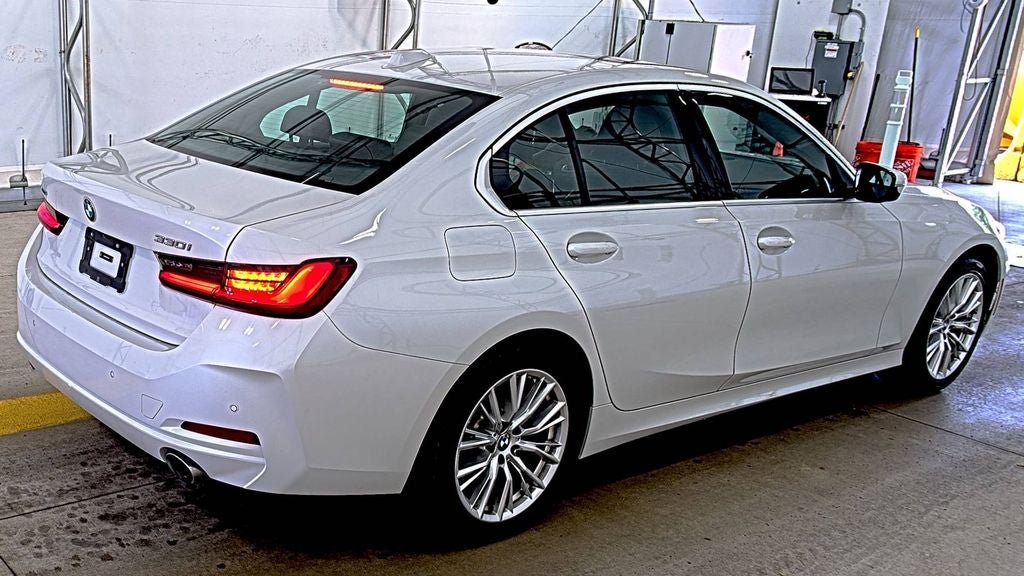 Used 2024 BMW 330i xDrive Sedan AWD/4WD image 5