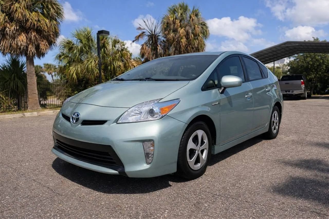 Used 2015 Toyota Prius Four image 1