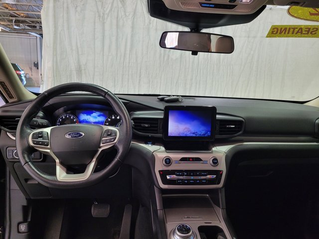 Used 2022 Ford Explorer XLT image 4