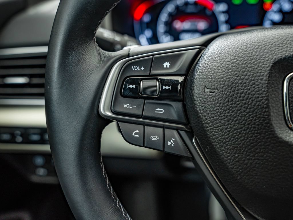 Used 2018 Honda Accord Touring image 19
