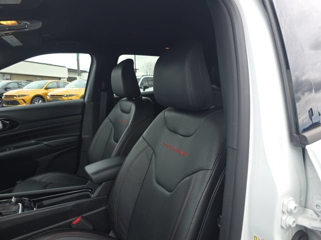 Used 2025 Jeep Compass Trailhawk w/ Trailhawk Elite Group AWD/4WD image 22