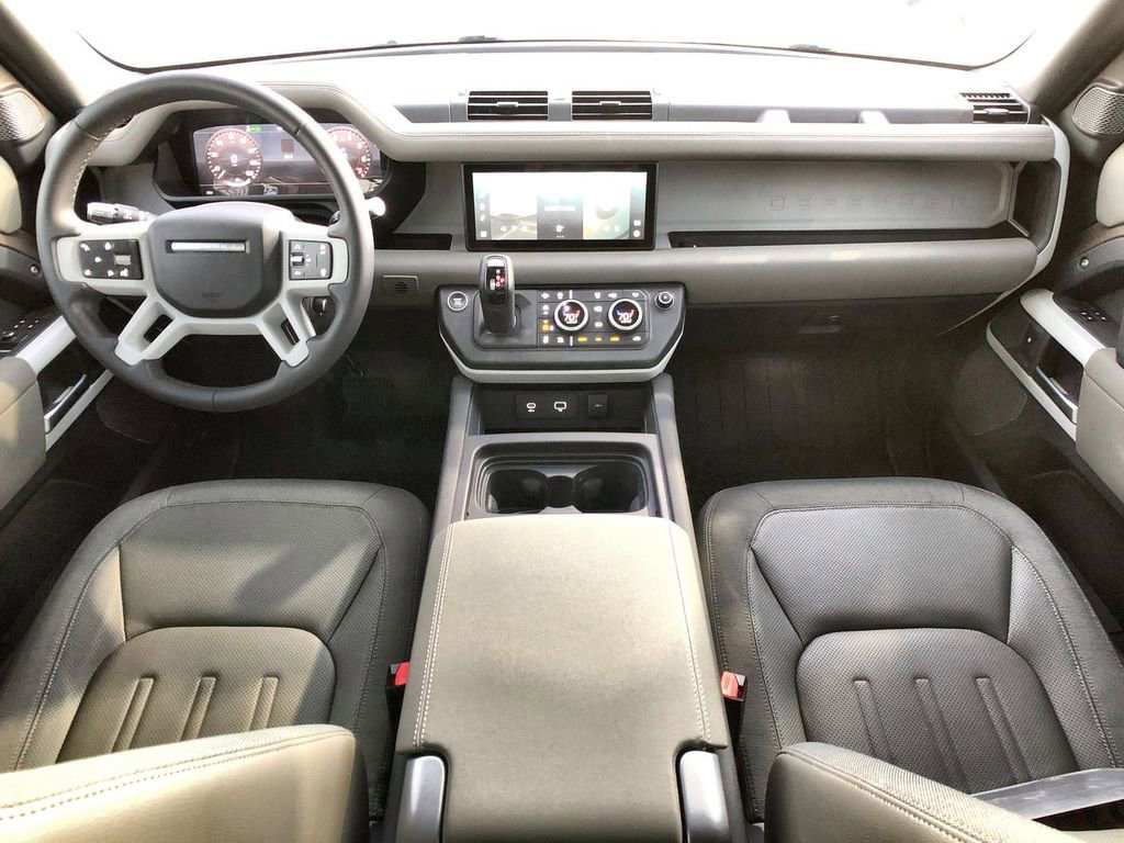 Used 2020 Land Rover Defender 110 First Edition image 18