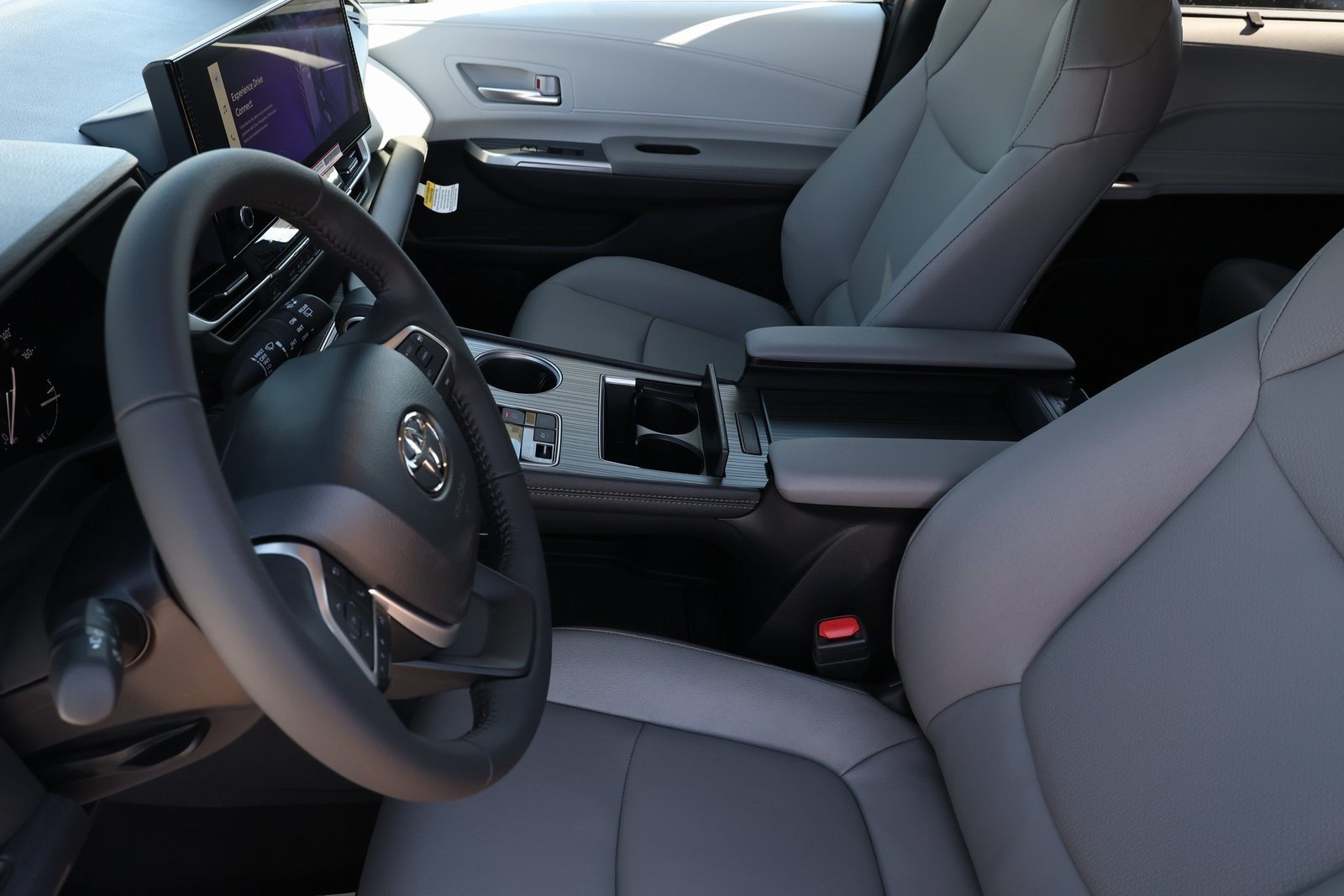 New 2026 Toyota Sienna XLE FWD image 15
