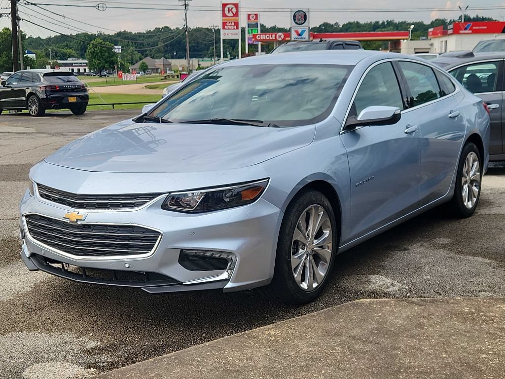 Used 2018 Chevrolet Malibu Premier w/ Driver Confidence Package FWD image 4