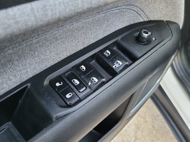 Used 2024 Jeep Compass Latitude AWD/4WD image 12