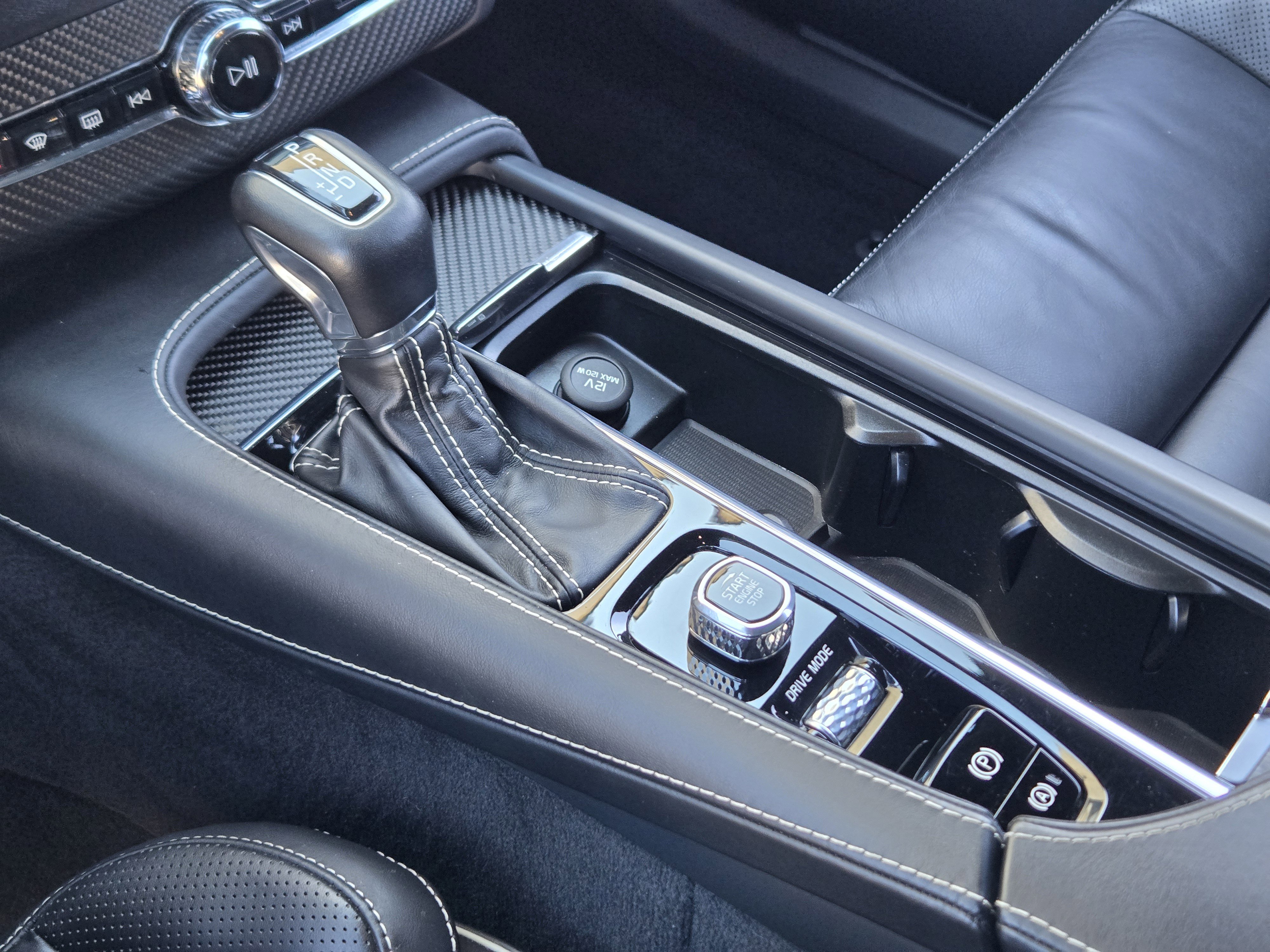 Used 2020 Volvo XC90 T6 R-Design image 27