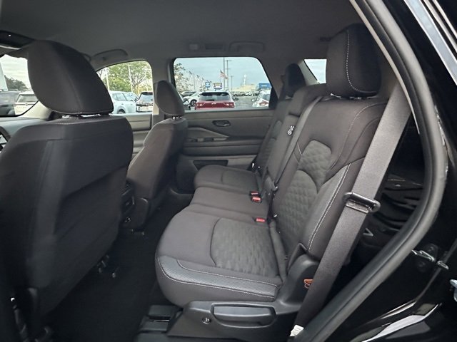 Certified 2023 Nissan Pathfinder SV w/ Black Appearance Package image 27