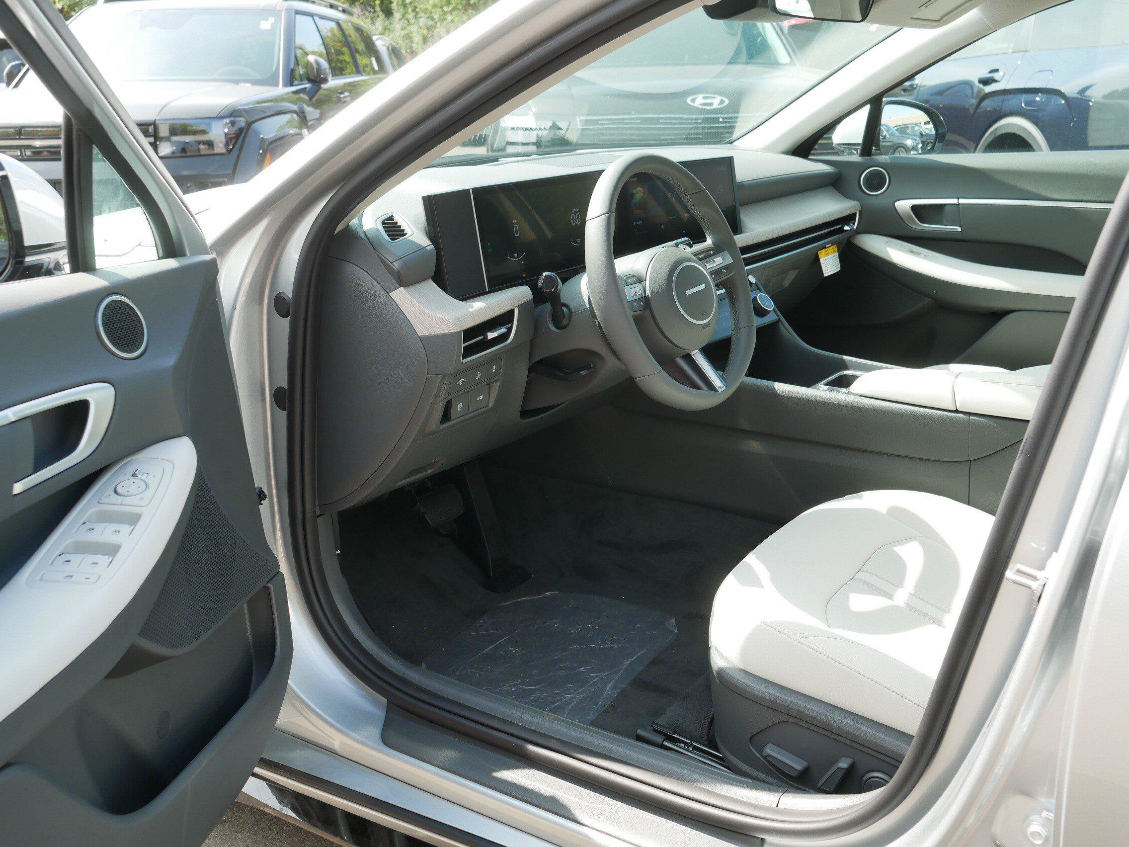 New 2026 Hyundai Sonata SEL FWD image 5