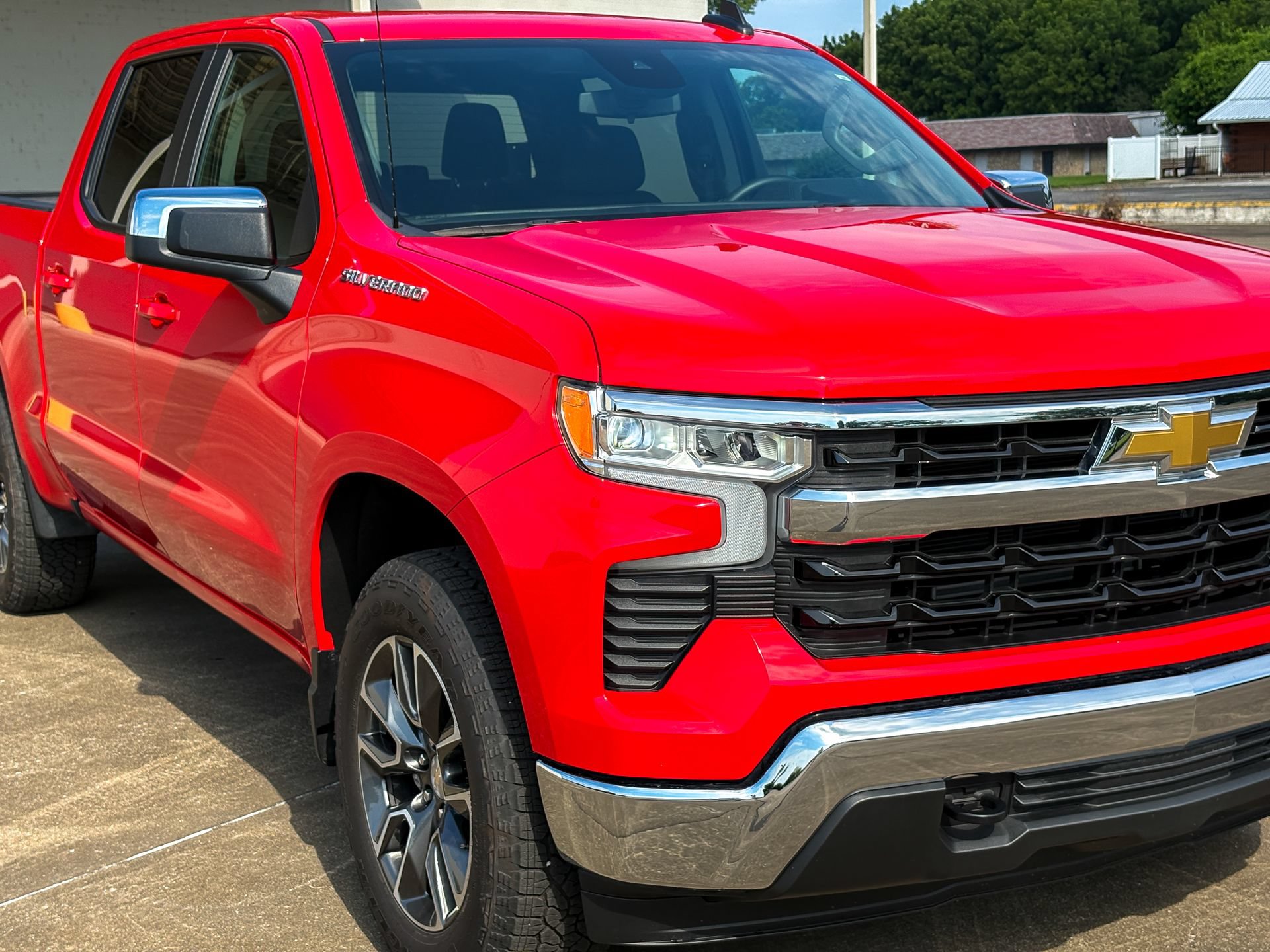 Used 2024 Chevrolet Silverado 1500 LT AWD/4WD image 3