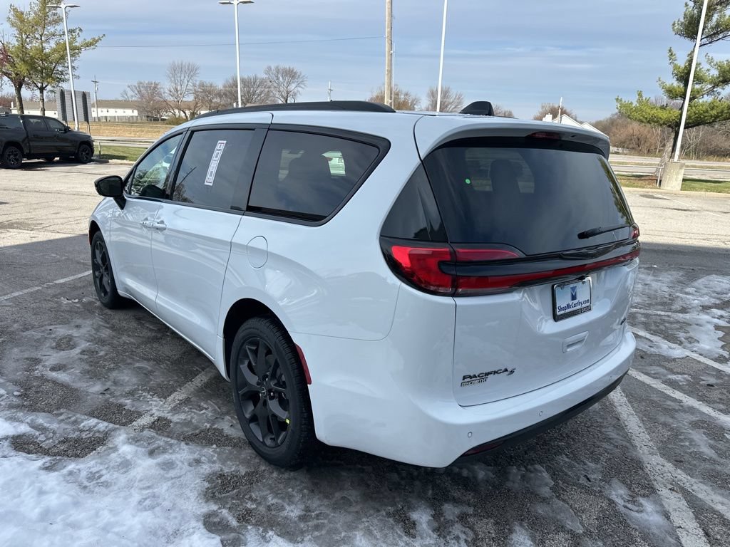 New 2026 Chrysler Pacifica Select AWD/4WD image 25