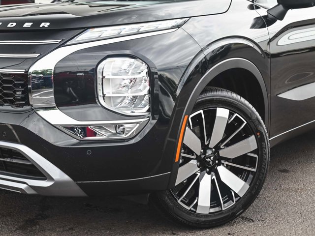 New 2025 Mitsubishi Outlander SE image 34