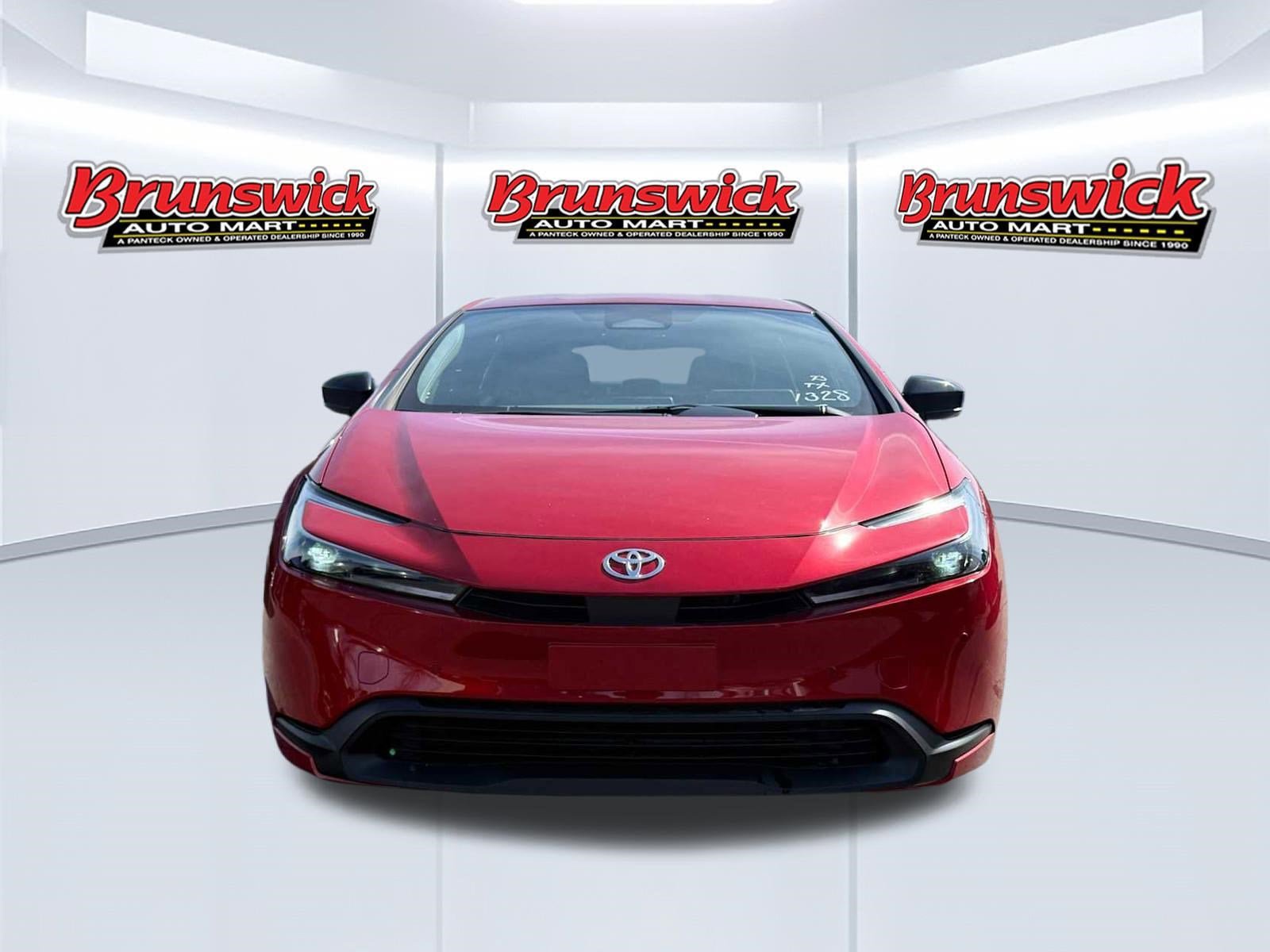 New 2026 Toyota Prius LE FWD image 2
