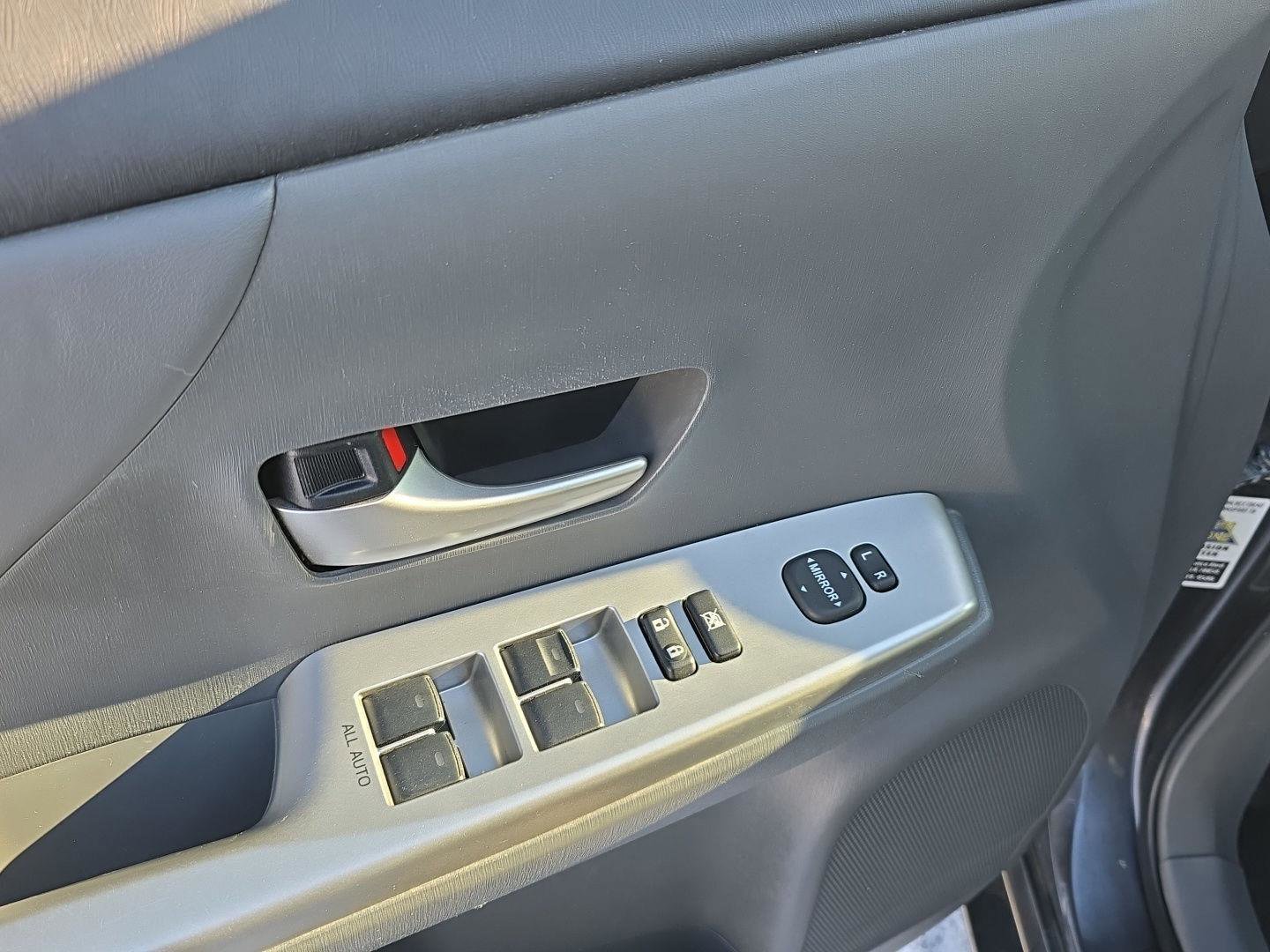 Used 2014 Toyota Prius V Five image 10