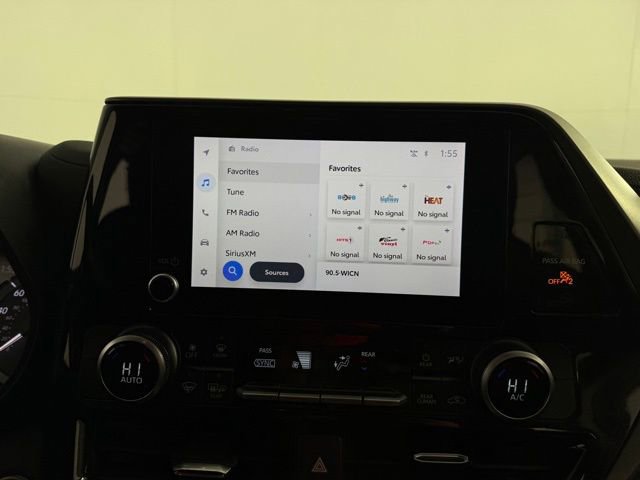 Used 2024 Toyota Highlander LE image 22