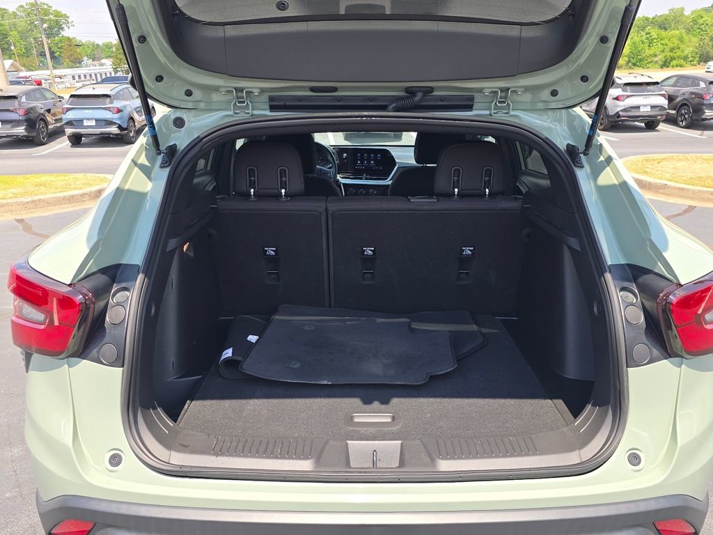 Used 2024 Chevrolet Trax RS w/ Driver Confidence Package FWD image 15