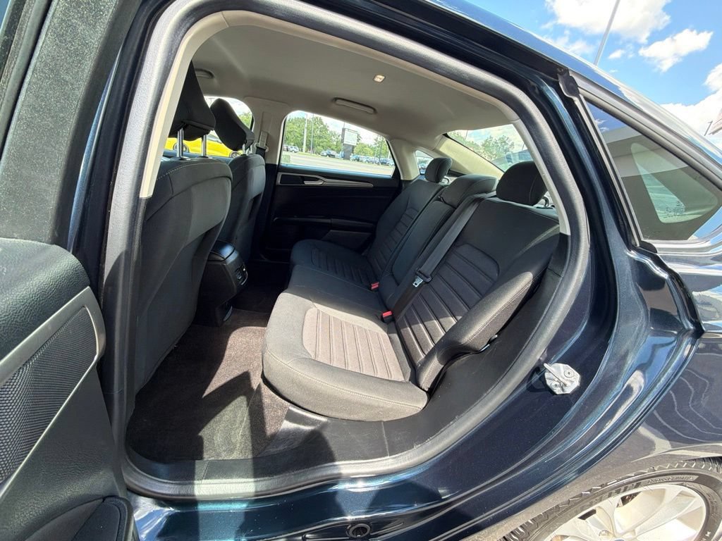 Used 2020 Ford Fusion SE FWD image 5