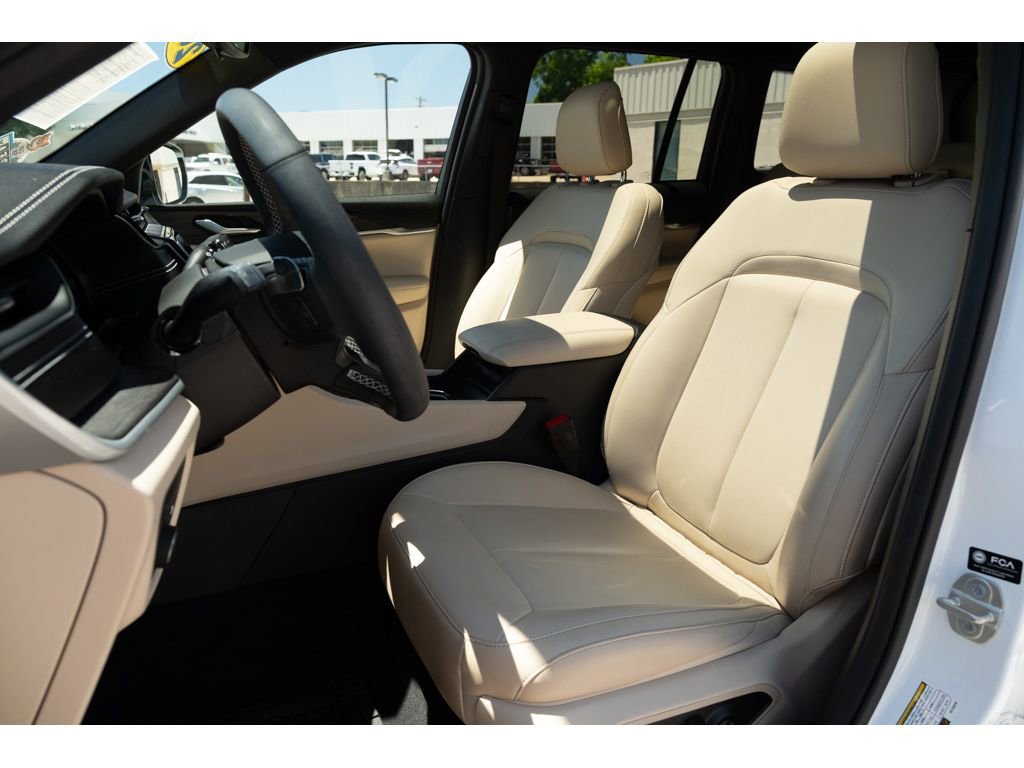 Used 2024 Jeep Grand Cherokee Limited RWD image 12
