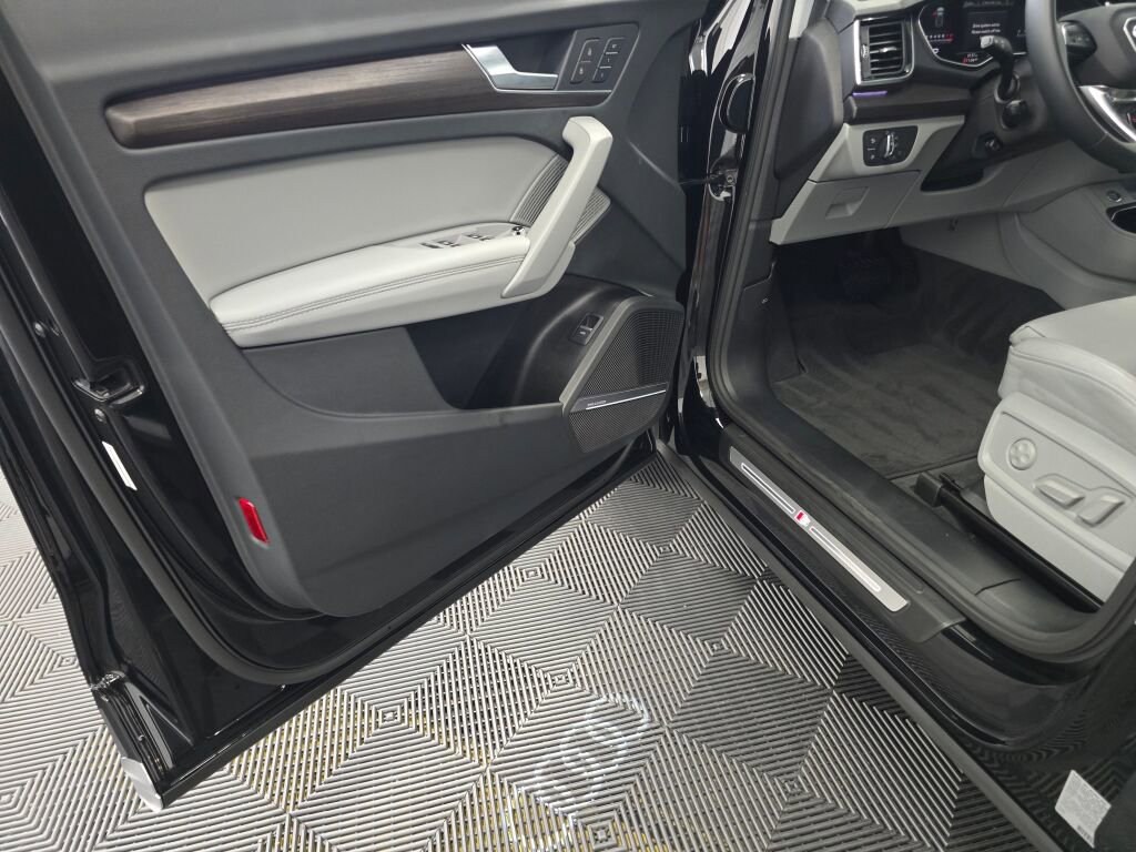 Certified 2025 Audi Q5 2.0T Premium Plus w/ Premium Plus Package image 35