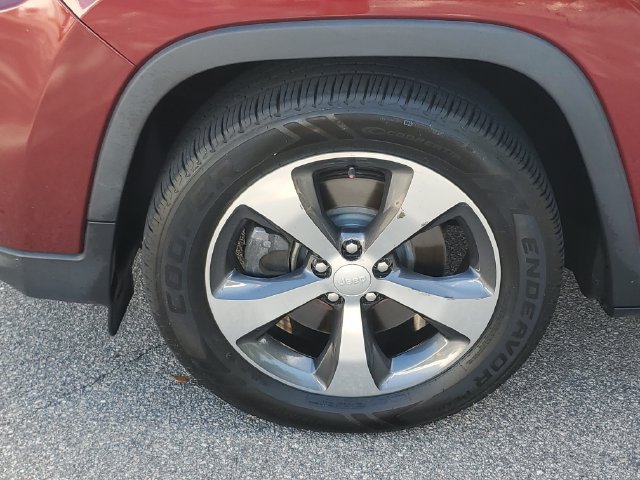 Used 2019 Jeep Cherokee Limited FWD image 11
