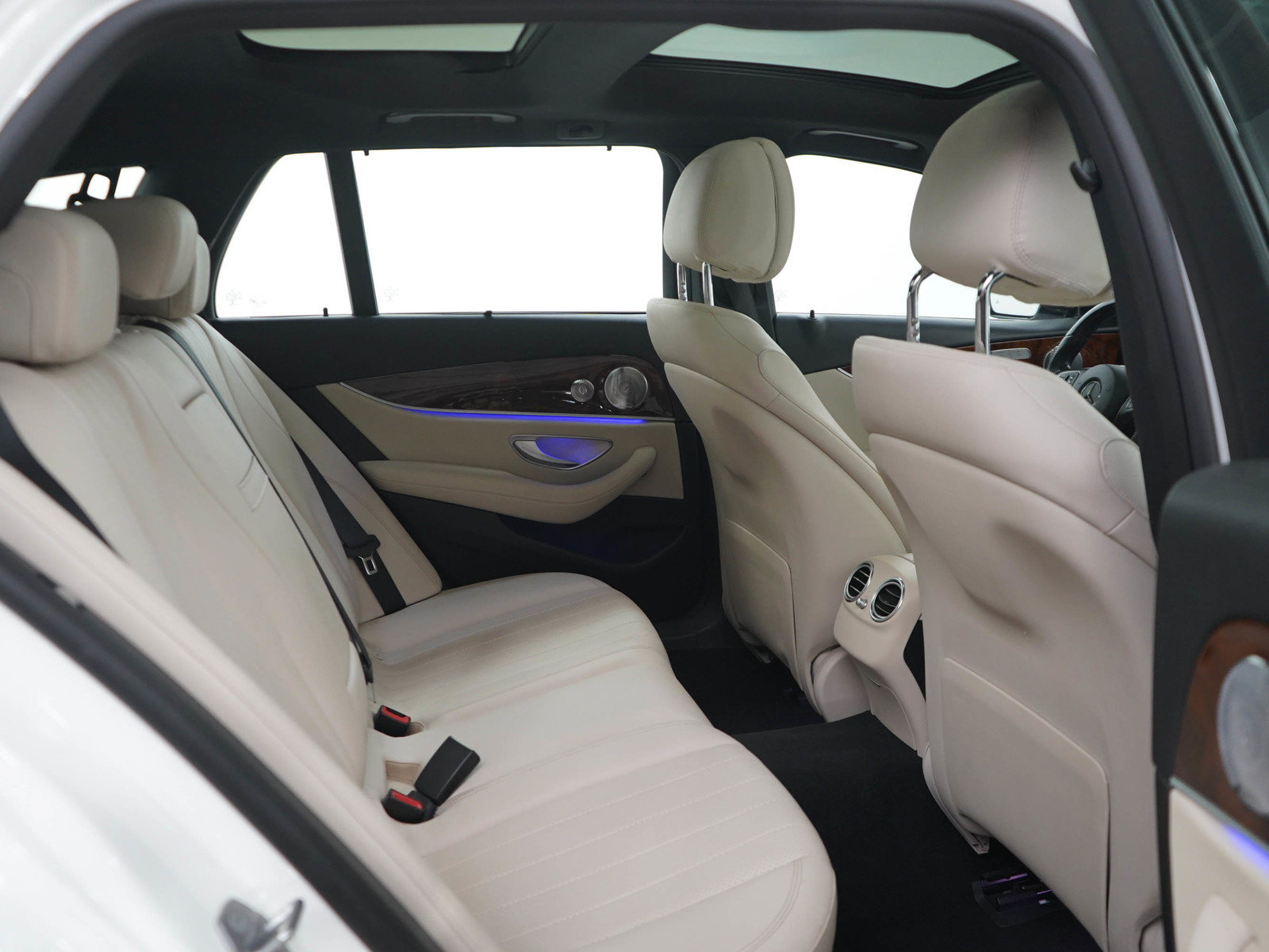 Used 2017 Mercedes-Benz E 400 4MATIC Wagon image 12