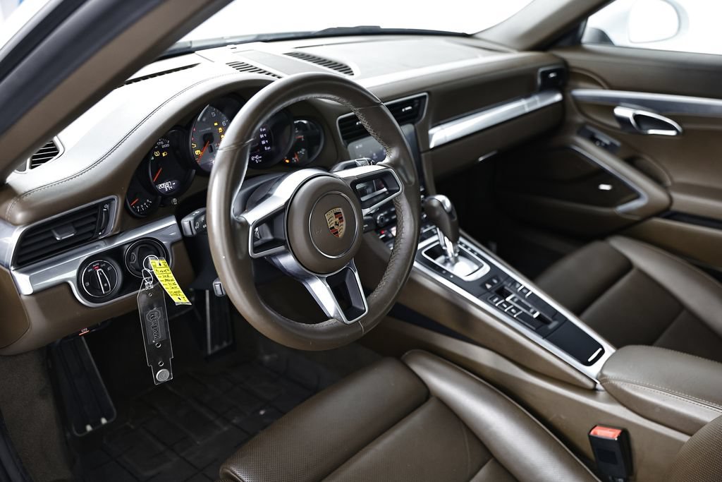 Certified 2018 Porsche 911 Targa 4S w/ Sportdesign Package AWD/4WD image 4