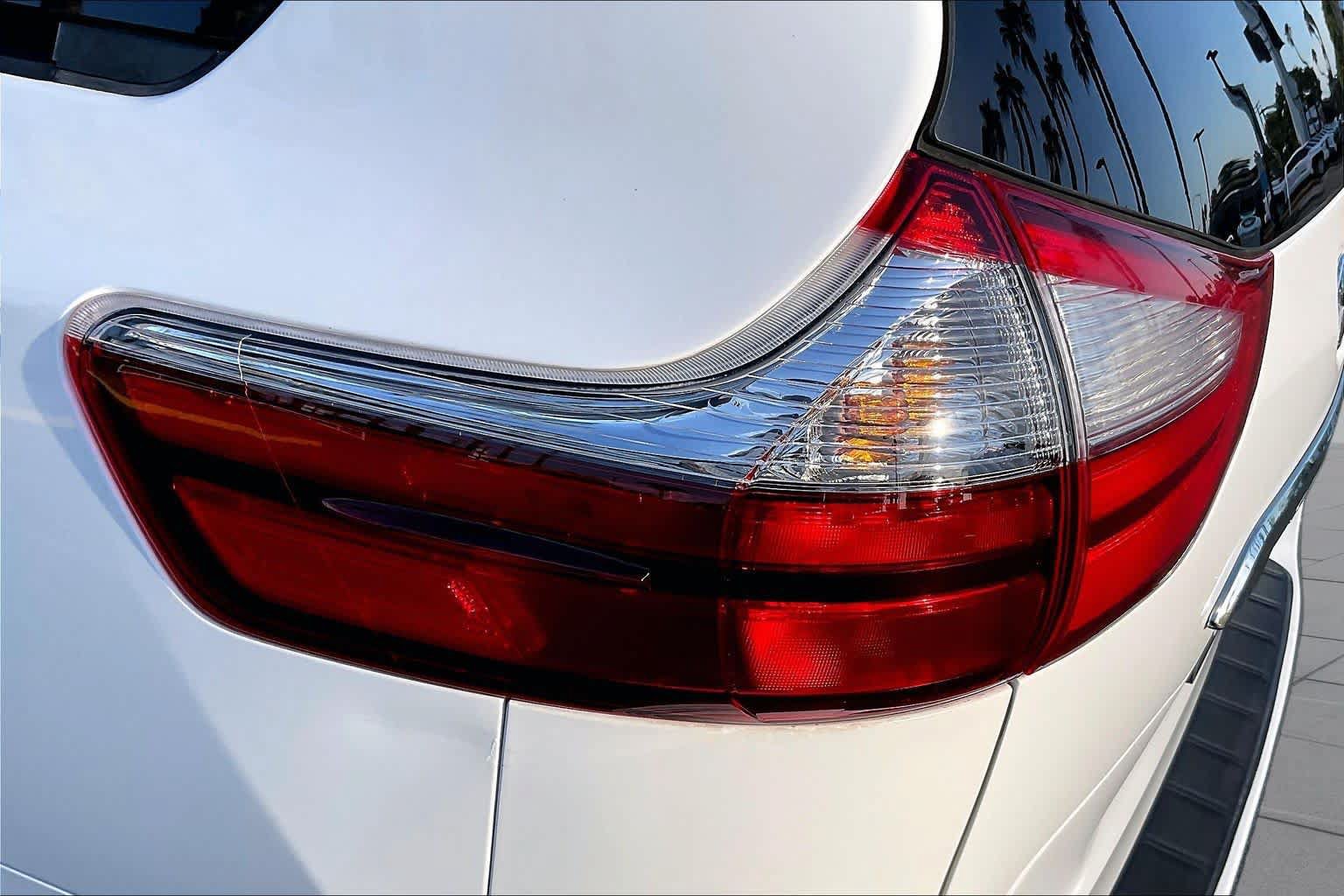 Used 2015 Toyota Sienna LE FWD image 28