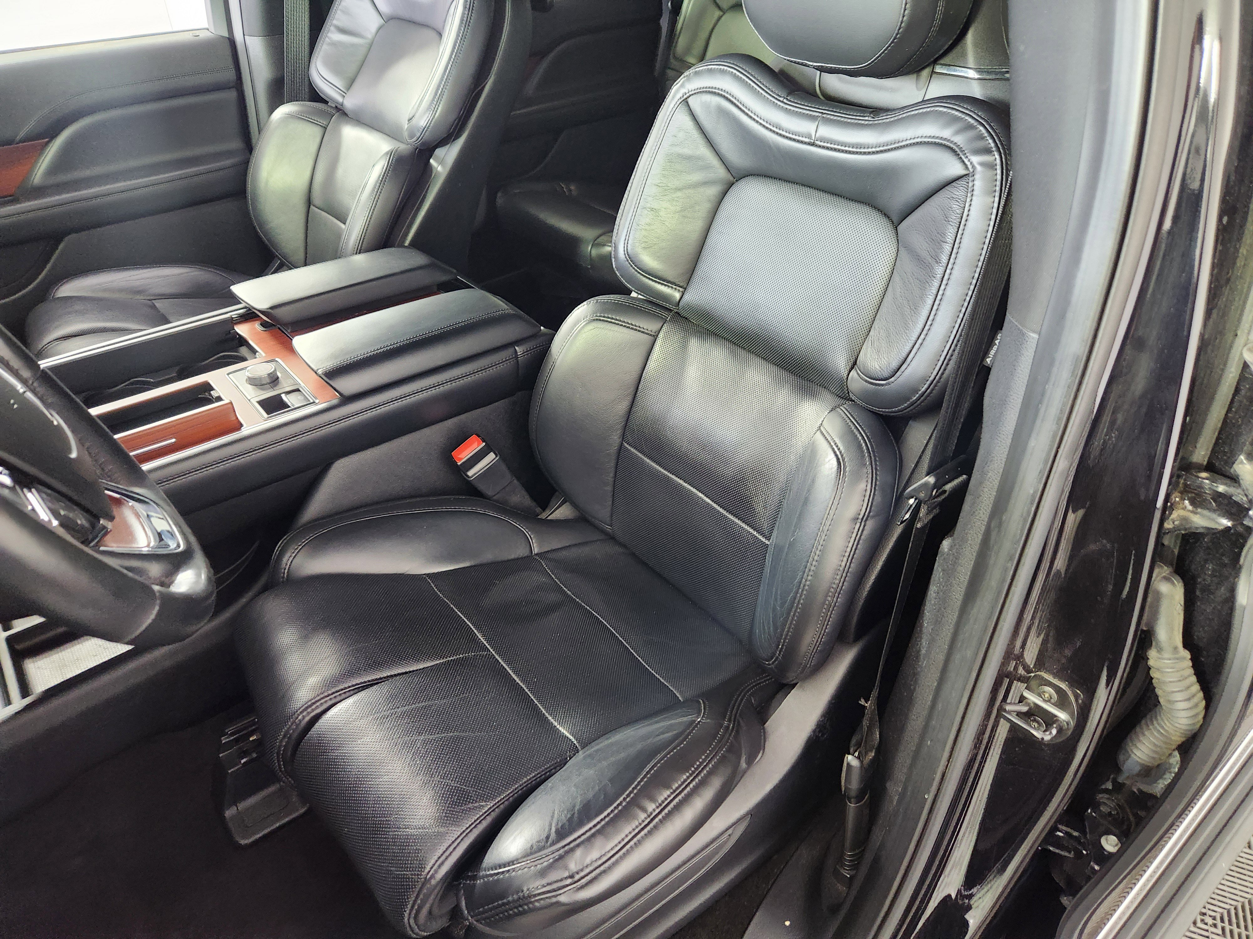 Used 2021 Lincoln Navigator L Reserve image 12