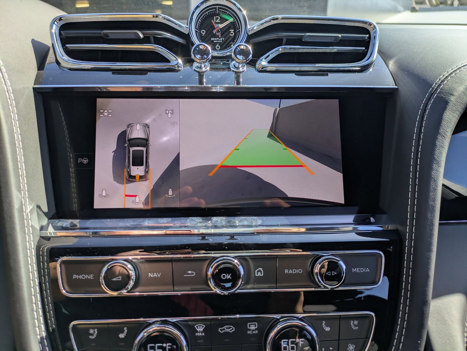 Certified 2025 Bentley Bentayga AWD/4WD image 19