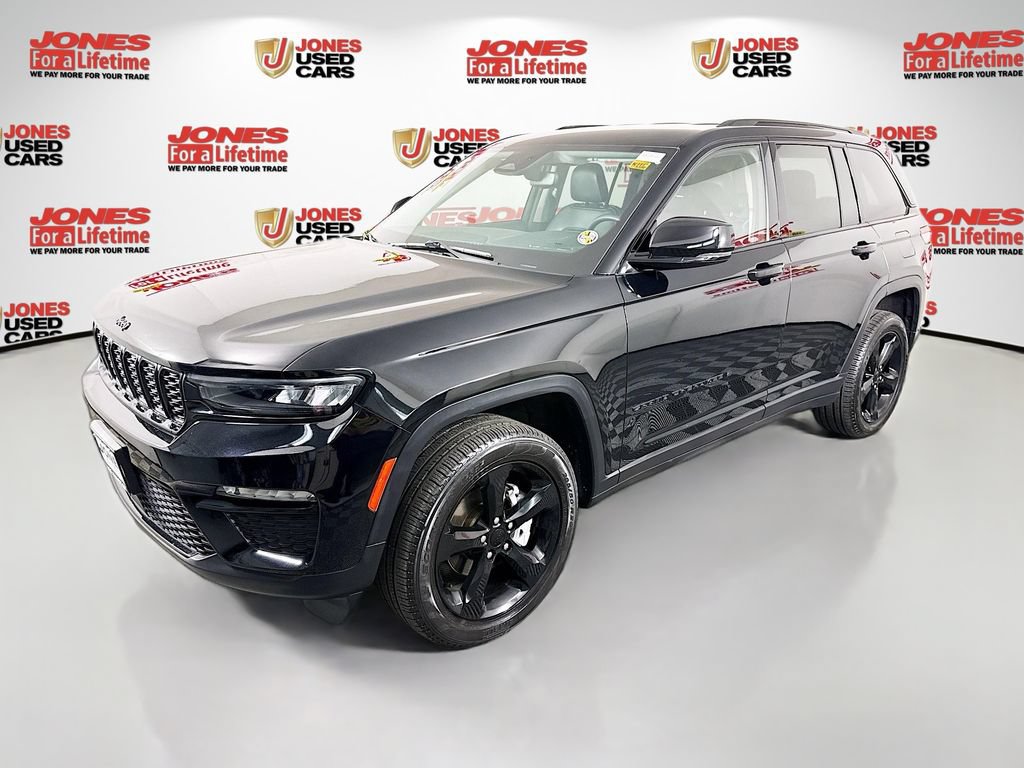 Used 2023 Jeep Grand Cherokee Limited w/ Black Appearance Package AWD/4WD image 13