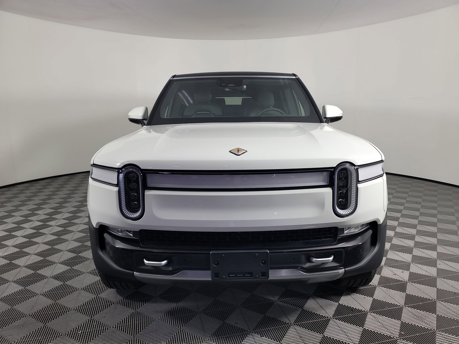 Used 2024 Rivian R1S Adventure AWD/4WD image 8