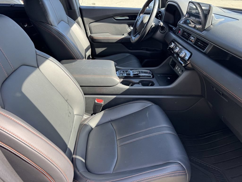 Used 2025 Honda Pilot TrailSport image 8