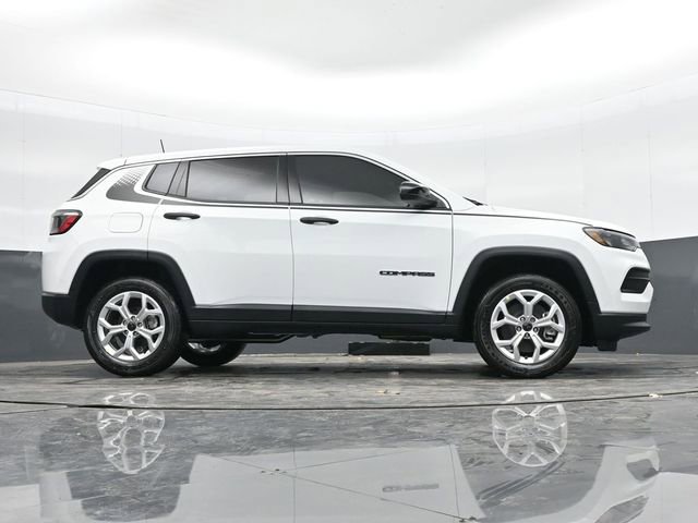 Used 2025 Jeep Compass Sport w/ Mopar Graphics Package image 39