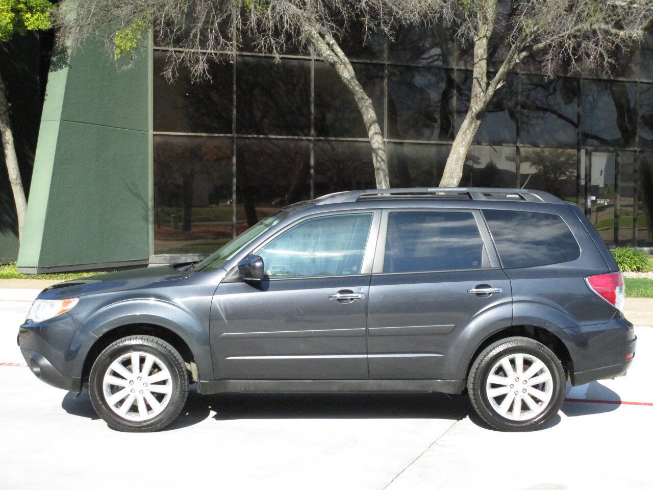 Used 2012 Subaru Forester 2.5X Limited image 2