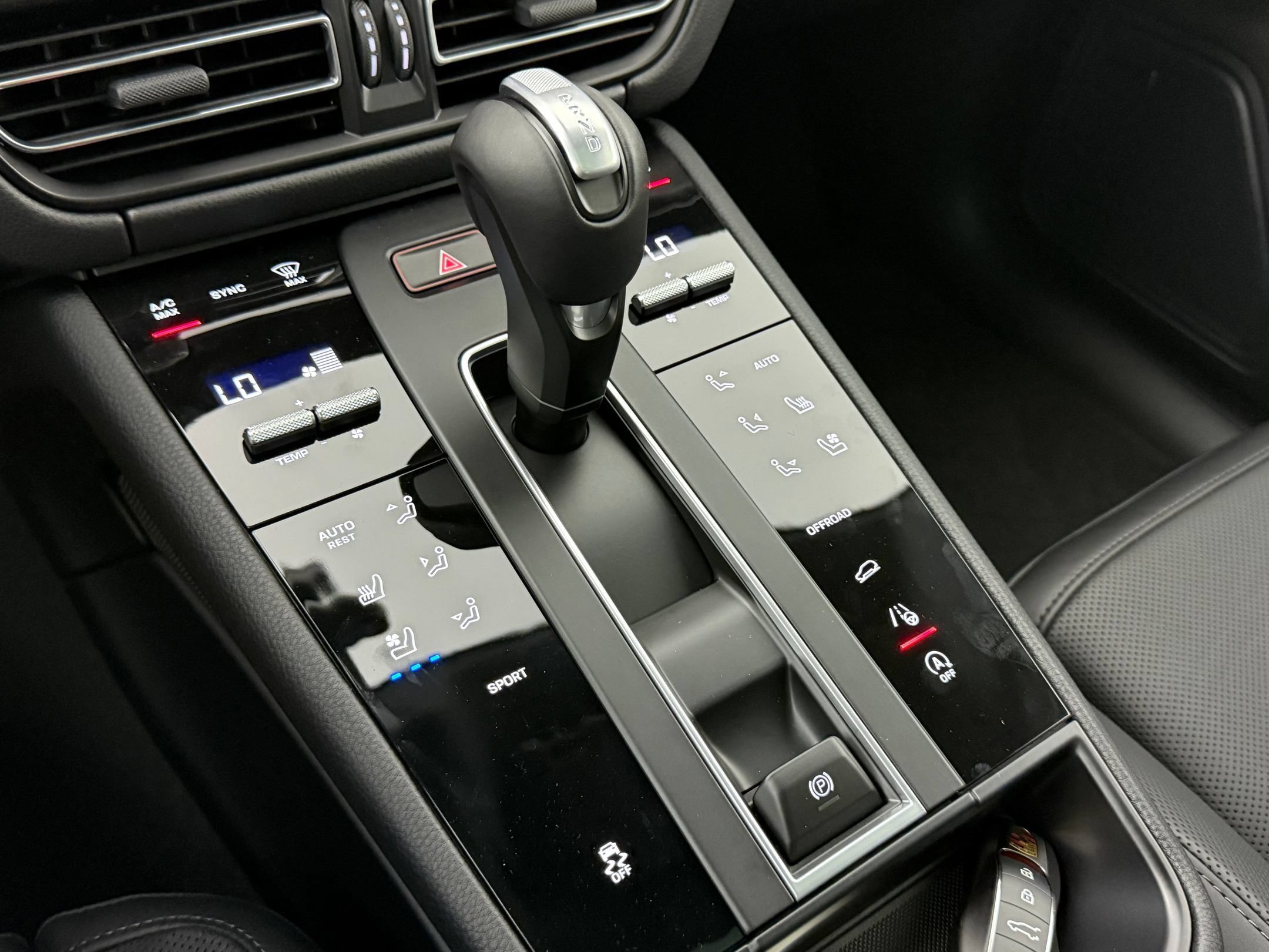 Certified 2026 Porsche Macan AWD/4WD image 26
