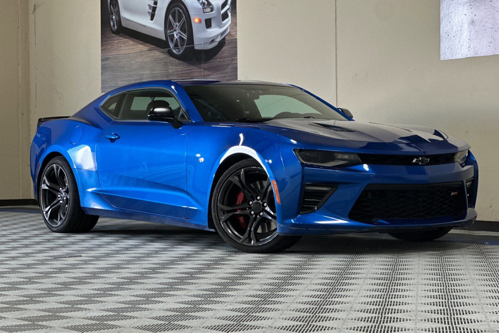 Used 2018 Chevrolet Camaro SS image 2