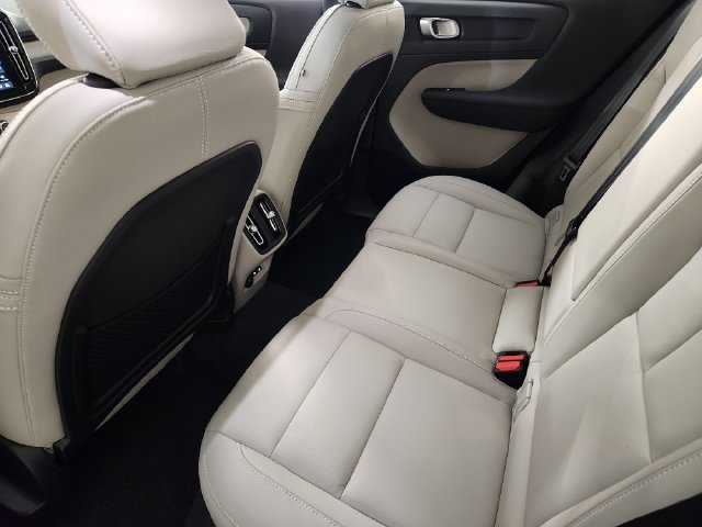 Certified 2026 Volvo XC40 B5 Plus w/ Protection Package Premier AWD/4WD image 30