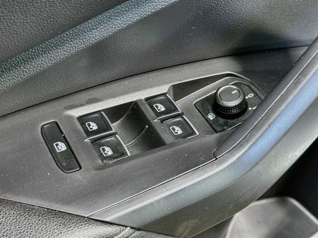 Used 2023 Volkswagen Jetta SE FWD image 17
