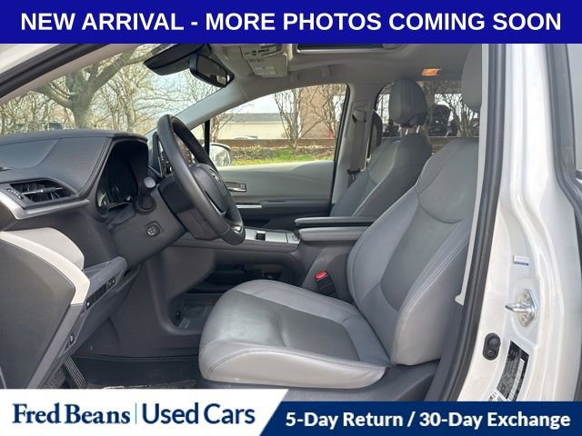 Used 2024 Toyota Sienna Limited image 11