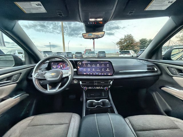 Used 2026 Chevrolet Traverse LT w/ Driver Confidence Package FWD image 19