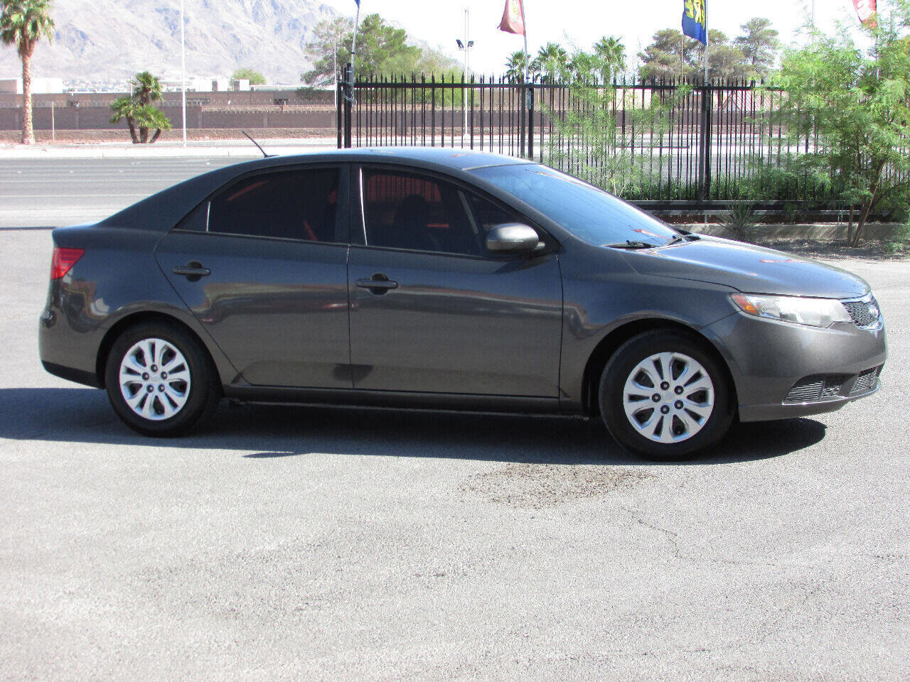 Used 2013 Kia Forte EX image 3