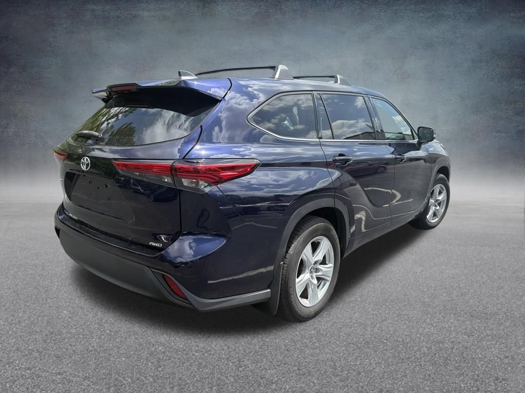 Used 2022 Toyota Highlander L AWD/4WD image 4