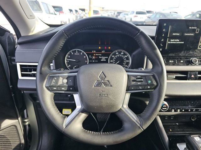 Used 2025 Mitsubishi Outlander AWD image 11