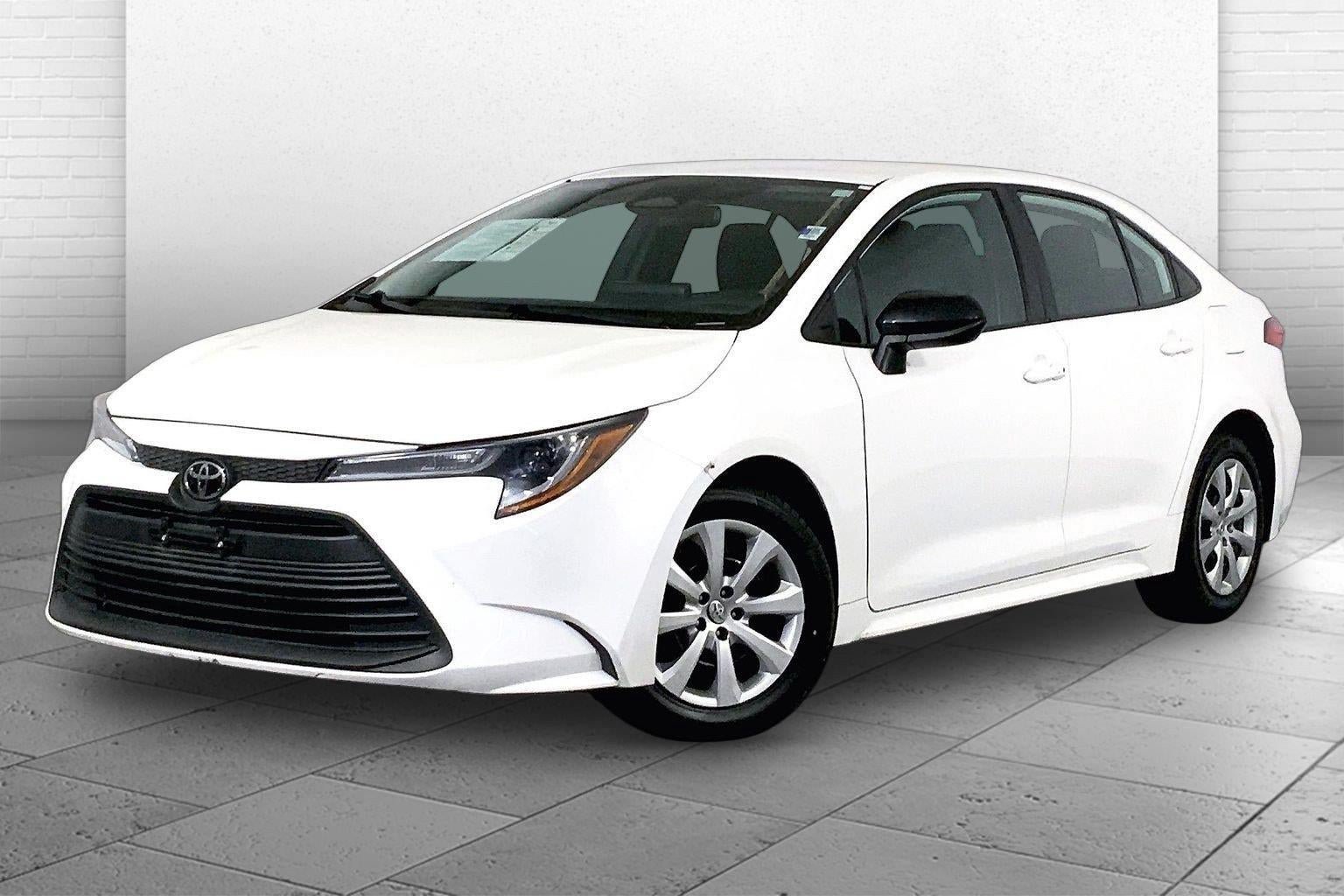Used 2025 Toyota Corolla LE FWD image 12