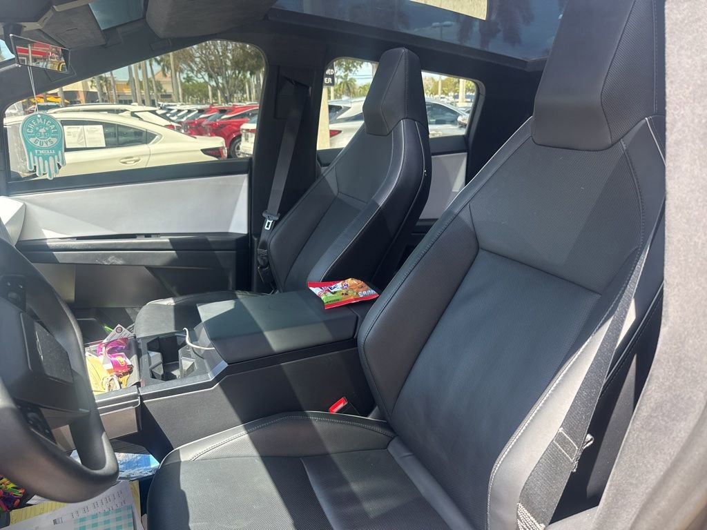 Used 2024 Tesla Cybertruck AWD Crew Cab image 10