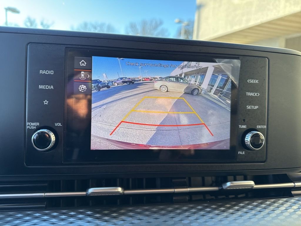 Used 2024 Kia Carnival LX image 27