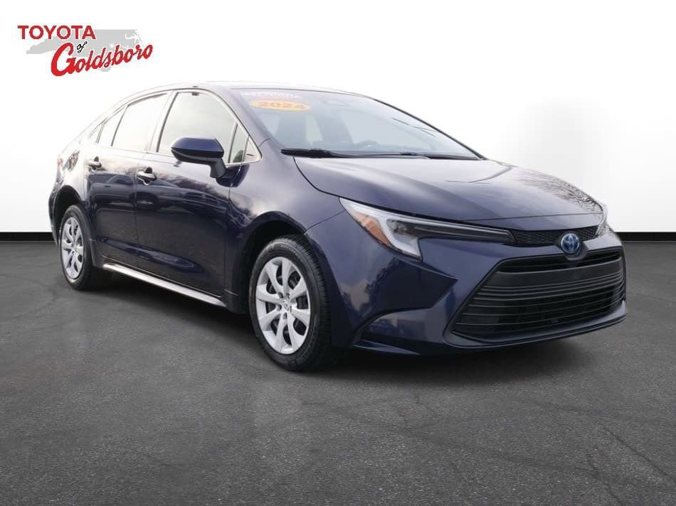 Used 2024 Toyota Corolla LE image 3