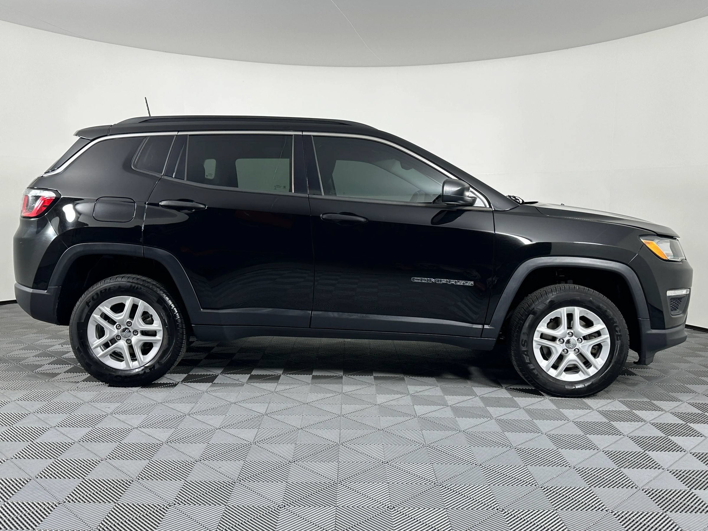 Used 2020 Jeep Compass Sport w/ Cold Weather Group AWD/4WD image 13