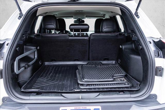 Used 2017 Jeep Cherokee Trailhawk w/ Cold Weather Group image 25