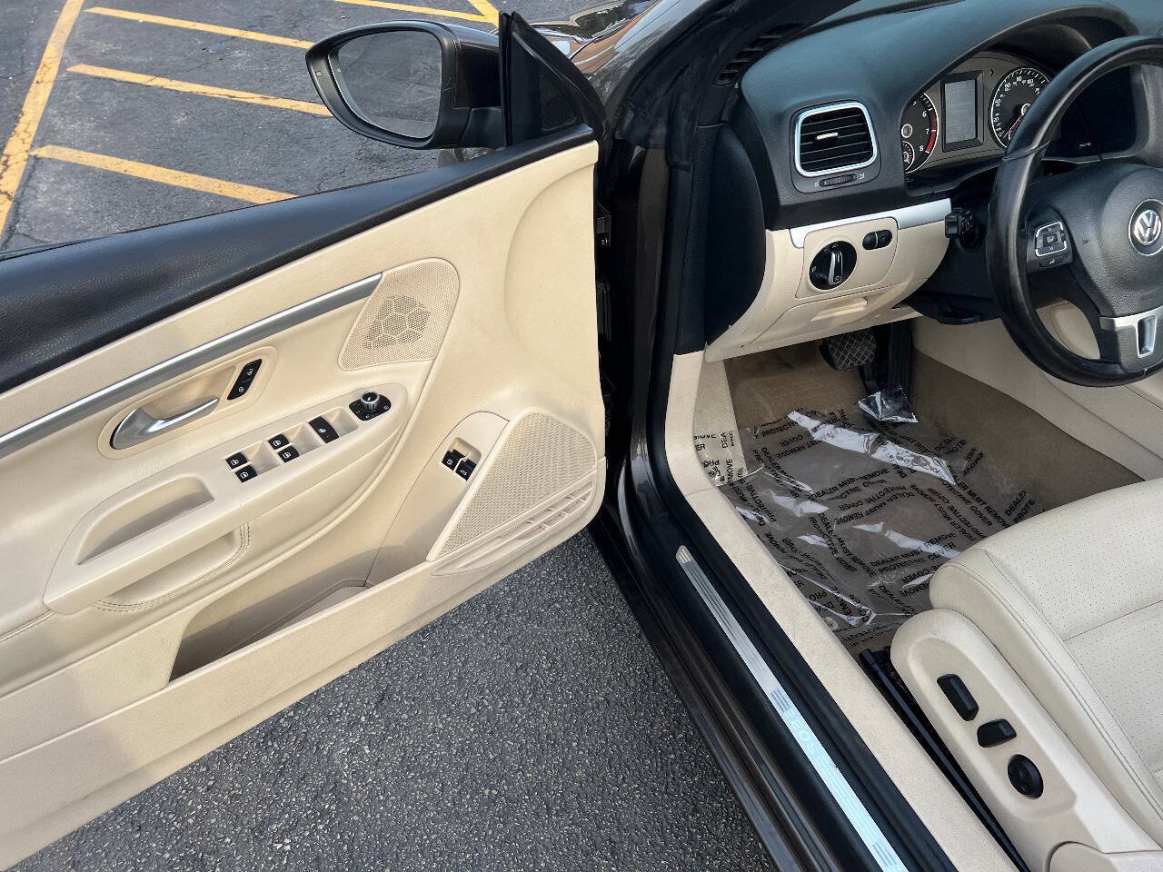 Used 2013 Volkswagen Eos Komfort FWD image 17