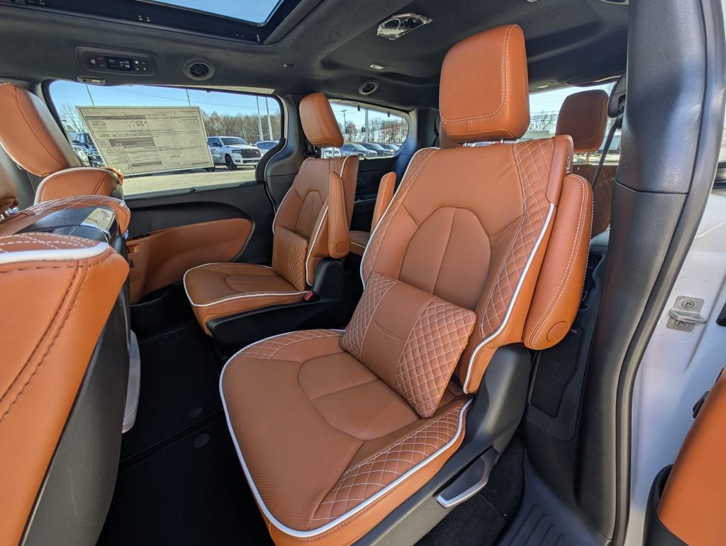 New 2026 Chrysler Pacifica Pinnacle w/ Trailer Tow Group image 16